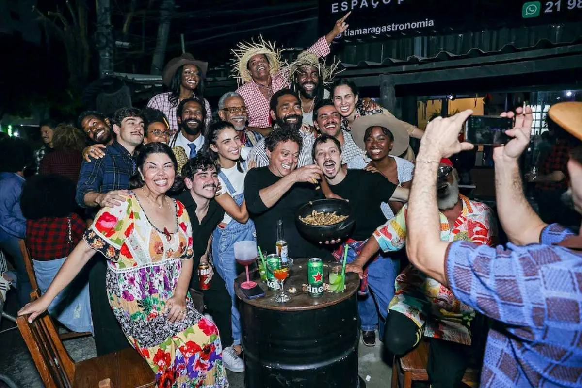 A Nobreza do Amor: Elenco celebra sucesso com festa junina